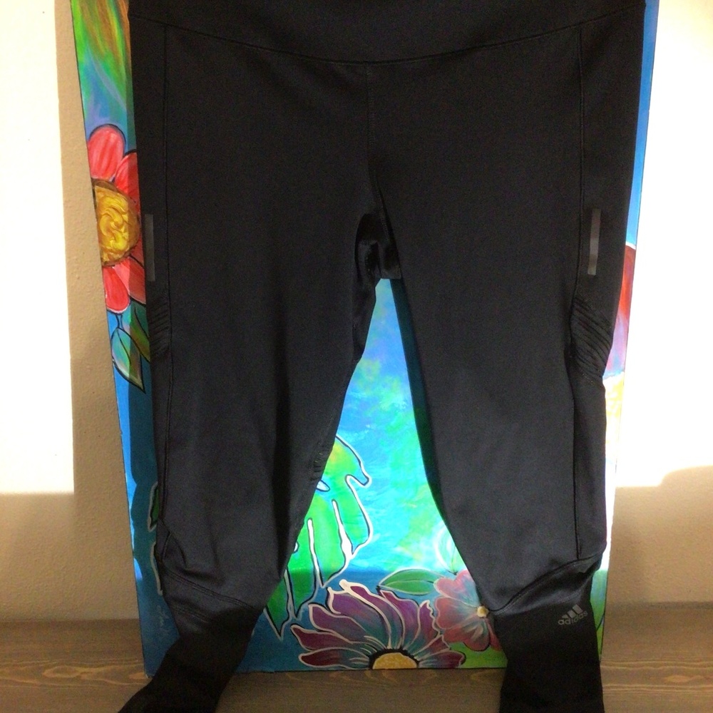 Large Adidas aeroready  running pants lightweight with a sm hidden pocket.